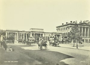 Hyde Park Corner, Westminster LB: ser norrut, 1896 av English Photographer