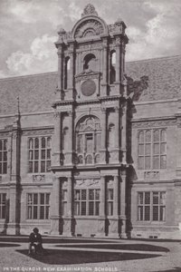 I Quadrangle Nya Examination Skolor av English Photographer