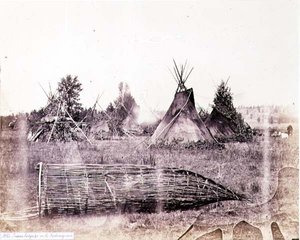 Indian Lodges on the Kootenay River, fotograferad av Royal Engineers on the Forty-ninth Parallel (sepiafoto) av English Photographer