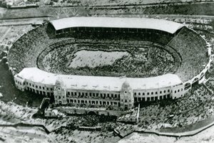 Invasion av stadion för den första Wembley Cup-finalen, 1923 av English Photographer
