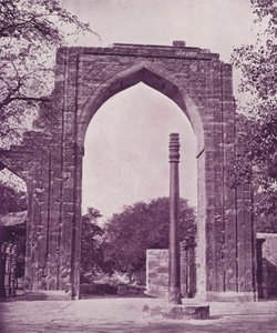 Järnpelaren och den stora bågen, Delhi av English Photographer