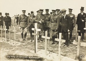 Kung George V på kyrkogården, Passchendaele av English Photographer