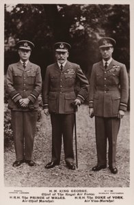 Kung George V, prinsen av Wales och hertigen av York i flygvapenuniform av English Photographer