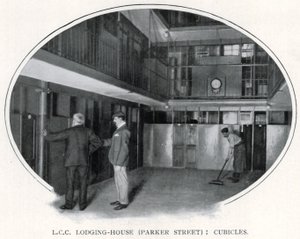 L.C.C. Logi-House (Parker Street): Skåp (s/v foto) av English Photographer