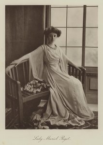 Lady Muriel Paget (svartvitt foto) av English Photographer