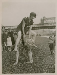 Leapfrogging på Brighton Beach av English Photographer