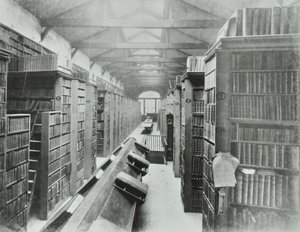 Library, Sion College, Victoria Embankment, City of London, 1885 av English Photographer