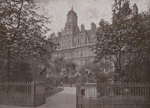 London County Council Education Offices av English Photographer