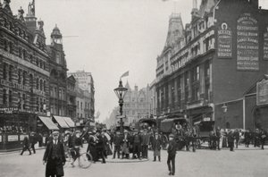 London: Tottenham Court Road (s/v foto) av English Photographer