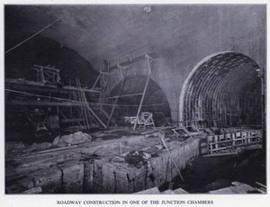 Mersey Tunnel: Vägkonstruktion i en av Junction Chambers (s/v foto) av English Photographer