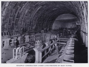 Mersey Tunnel: Vägkonstruktion under landdelar av huvudtunneln (s/v foto) av English Photographer