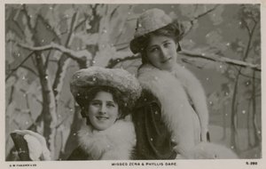 Saknar Zena och Phyllis Dare av English Photographer