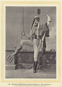 Mr Arthur Playfair, som korpral Harold i hans excellens av English Photographer