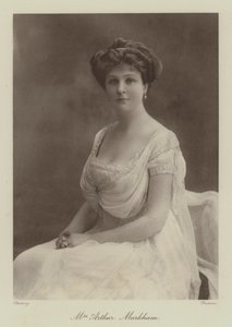Mrs Arthur Markham (svartvitt foto) av English Photographer