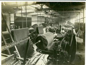 Nålfiltsrum, Long Meadow mill, 1923 av English Photographer