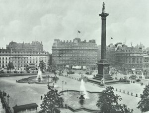 Nelsons Column, Trafalgar Square, Westminster LB: blickar mot sydost, 1895 av English Photographer