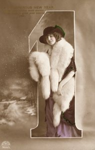 Nyårshälsningskort med ett porträtt av en ung kvinna klädd i päls (foto) av English Photographer