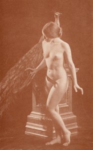 Nudistkonst: The Peacock (svartvitt foto) av English Photographer