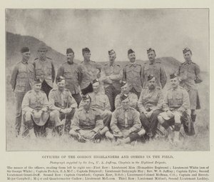 Officerare från Gordon Highlanders och andra i fältet av English Photographer