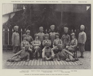 Regementsofficerare som nyligen vuxit upp i Indien för tjänstgöring i Uganda av English Photographer