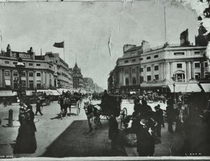 Oxford Circus, Westminster LB: look east, 1895 av English Photographer
