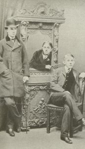 Oxford-studenter, sent 1860-tal (s/v-foto) av English Photographer