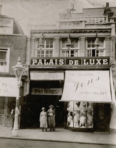 Luxury Palace, High Street, Bromley av English Photographer