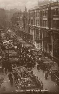 Petticoat Lane, London, på söndag morgon (svartvitt foto) av English Photographer