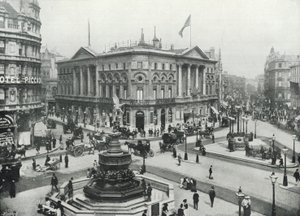 Piccadilly Circus, som visar Shaftesbury Memorial Fountain och London Pavilion (s/v foto) av English Photographer