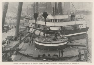 Placera en 67-tons pistol (13,5) i förtornet på HMS Trafalgar, Port Guard-Ship i Portsmouth av English Photographer