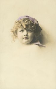 Porträtt av ett barn (färgfoto) av English Photographer