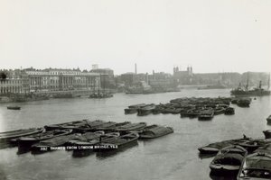 Vykort med utsikt över Themsen från London Bridge av English Photographer