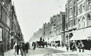 Powis Street, Woolwich: allmän bild, 1890 av English Photographer