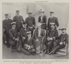 Prinsessan Victoria av Wales, prinsessan Marie och prins Nicholas av Grekland, med officerarna från Osborne, ombord på yachten av English Photographer