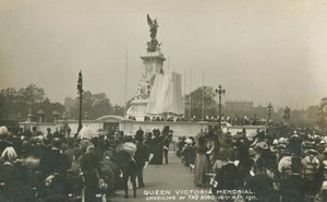 Queen Victoria Memorial, avtäckande av kungen, 16 maj 1911 av English Photographer
