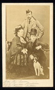 Drottning Victoria, prinsessan Beatrice och prins Arthur av English Photographer