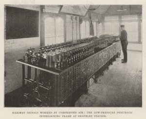 Järnvägssignaler arbetade av Compressed Air, den pneumatiska lågtrycksramen vid Grateley Station av English Photographer