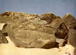 Stenbärande förhistoriska heiroglyfer, Egypten. av English Photographer