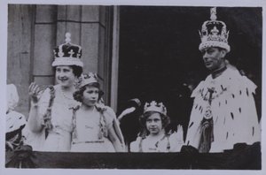Kunglig familj, efter kröningen av kung George VI (s/v foto) av English Photographer