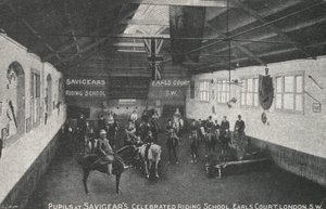 Savigears ridskola, Earl