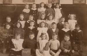 Skolbarn, Norfolk, början av 1900-talet (svart/vitt foto) av English Photographer
