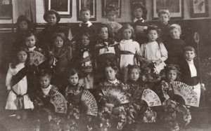 Skolbarn, Norfolk, tidigt 1900-tal (svartvitt foto) av English Photographer