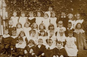 Skolbarn, Norfolk, tidigt 1900-tal (svartvitt foto) av English Photographer
