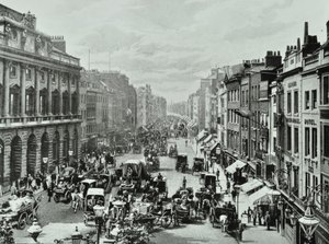 Somerset House, Strand, Westminster LB: tittar västerut från Saint Mary-le-Strand, 1895 av English Photographer