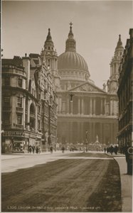 St Pauls Cathedral och Ludgate Hill, London av English Photographer