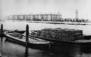 St Thomas Hospital, Albert Embankment, sent c19th av English Photographer
