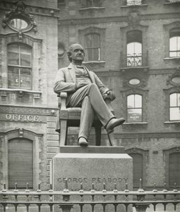 Staty av George Peabody av English Photographer