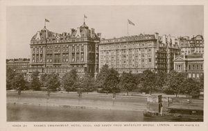 Thames Embankment Hotel Cecil och Savoy från Waterloo Bridge, London av English Photographer