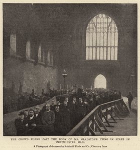 The Crowd-arkivering förbi Mr Gladstones kropp som ligger i staten i Westminster Hall av English Photographer