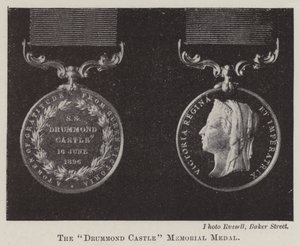 Drummond Castle Memorial Medal av English Photographer
